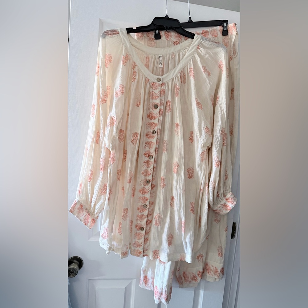 Free People Ivory pajamas with Coral Design, sz XL